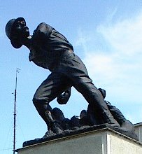 Statuia_caporalului_Mușat_din_Bârlad